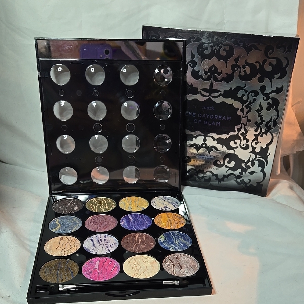 Mark. Eye Daydream of Glam Eyeshadow Palette